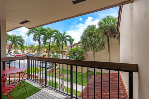 Condo in Miami, Florida, 2 bedrooms  № 1358741 - photo 24