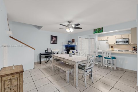 Condo in Miami, Florida, 2 bedrooms  № 1358741 - photo 14