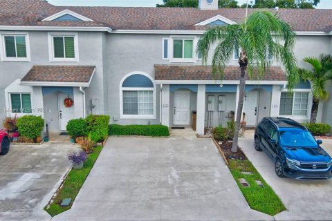 Touwnhouse à vendre à Deerfield Beach, Floride: 2 chambres, 119.47 m2 № 1358706 - photo 1