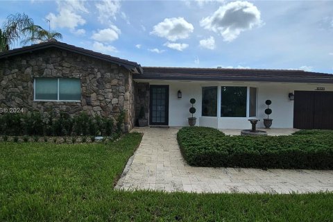 House in Miami, Florida 4 bedrooms, 192.4 sq.m. № 1412017 - photo 5