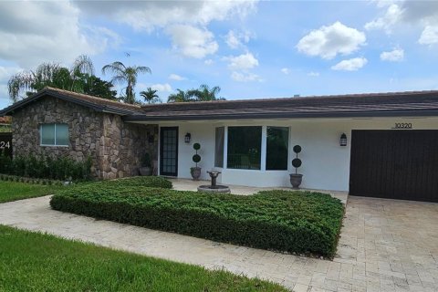 House in Miami, Florida 4 bedrooms, 192.4 sq.m. № 1412017 - photo 1