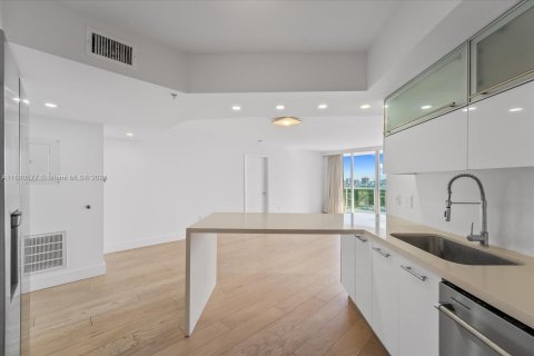 Condo in Miami Beach, Florida, 2 bedrooms  № 1412014 - photo 6