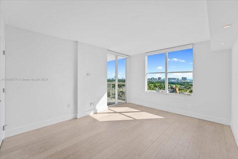 Condo in Miami Beach, Florida, 2 bedrooms  № 1412014 - photo 12