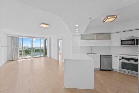 Condo in Miami Beach, Florida, 2 bedrooms  № 1412014 - photo 1