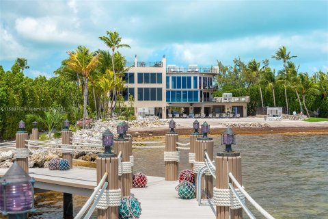 House in Islamorada, Village of Islands, Florida 7 bedrooms, 806.39 sq.m. № 1181289 - photo 23