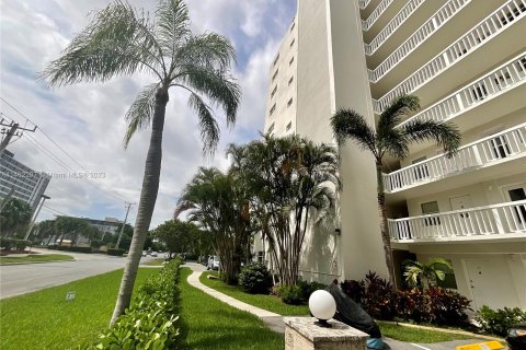 Condo in Fort Lauderdale, Florida, 2 bedrooms  № 1282373 - photo 3