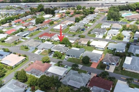 Villa ou maison à vendre à Tamarac, Floride: 2 chambres, 122.17 m2 № 1282371 - photo 14