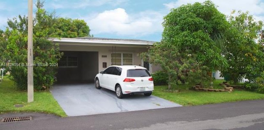 Casa en Tamarac, Florida 2 dormitorios, 122.17 m2 № 1282371