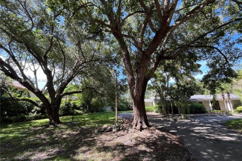 House in Pinecrest, Florida 5 bedrooms, 300.45 sq.m. № 1281979 - photo 11