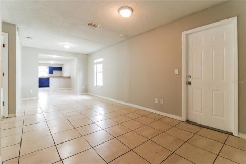 House in Tampa, Florida 4 bedrooms, 130.06 sq.m. № 1361098 - photo 3