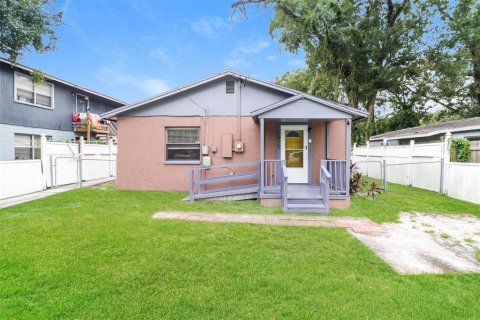 Casa en venta en Tampa, Florida, 4 dormitorios, 130.06 m2 № 1361098 - foto 1