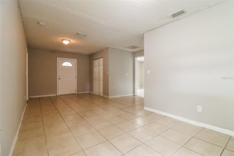 House in Tampa, Florida 4 bedrooms, 130.06 sq.m. № 1361098 - photo 8