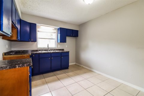 House in Tampa, Florida 4 bedrooms, 130.06 sq.m. № 1361098 - photo 6