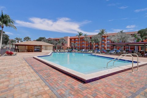 Copropriété à vendre à Pembroke Pines, Floride: 1 chambre, 98.1 m2 № 1079402 - photo 1