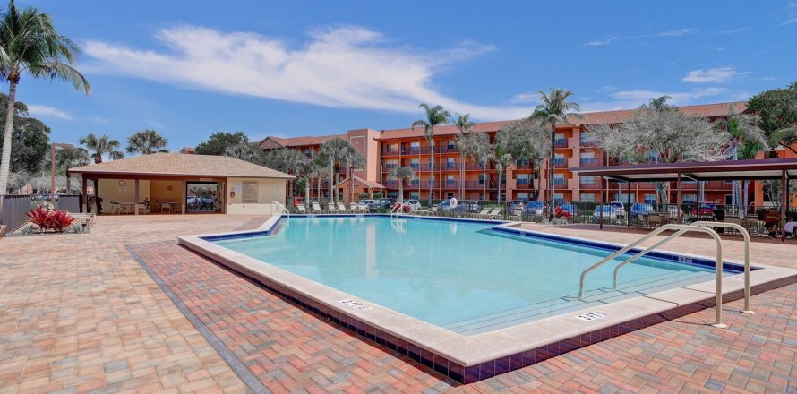 Condo in Pembroke Pines, Florida, 1 bedroom  № 1079402