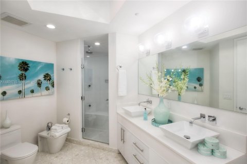 Condo in Miami Beach, Florida, 2 bedrooms  № 613422 - photo 11