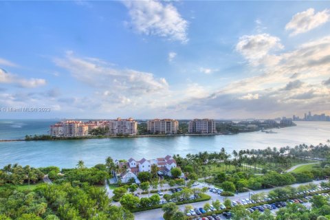 Condo in Miami Beach, Florida, 2 bedrooms  № 613422 - photo 28