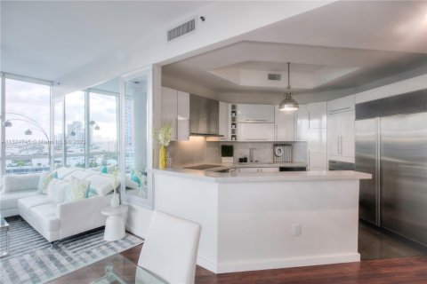 Condo in Miami Beach, Florida, 2 bedrooms  № 613422 - photo 7