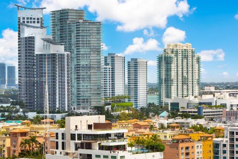 Condo in Miami Beach, Florida, 2 bedrooms  № 613422 - photo 27