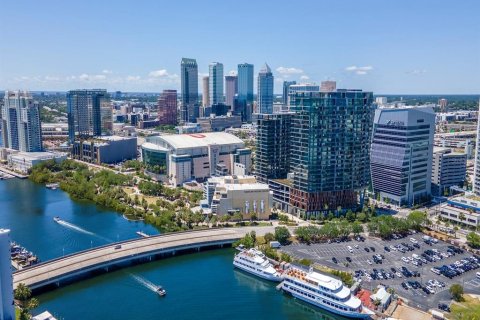 Condo in Tampa, Florida, 1 bedroom  № 1352776 - photo 1