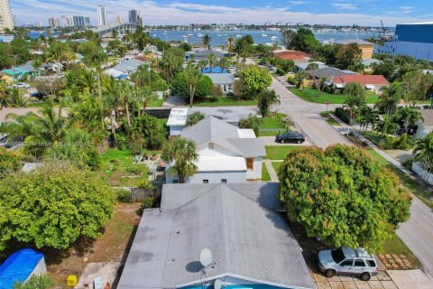 Casa en venta en Riviera Beach, Florida, 3 dormitorios, 92.34 m2 № 1080105 - foto 11