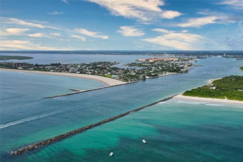 Condo in Hutchinson Island South, Florida, 3 bedrooms  № 1093039 - photo 1