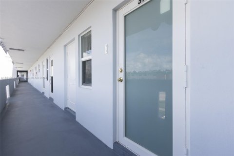 Copropriété à vendre à Hallandale Beach, Floride: 2 chambres, 95.41 m2 № 1234351 - photo 23