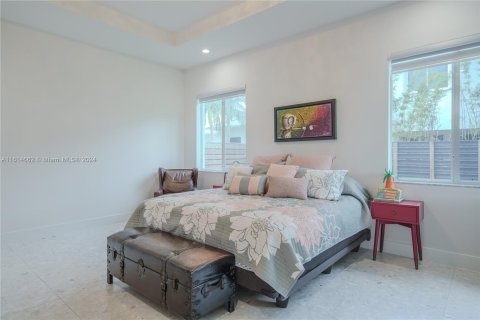 House in Miami, Florida 6 bedrooms, 290.6 sq.m. № 1237380 - photo 27