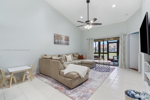 Casa en venta en Tamarac, Florida, 2 dormitorios, 108.51 m2 № 1407731 - foto 3