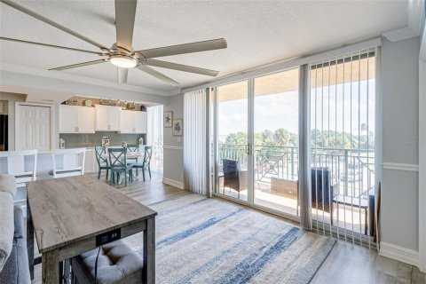 Condo in Cape Canaveral, Florida, 3 bedrooms  № 1384875 - photo 9