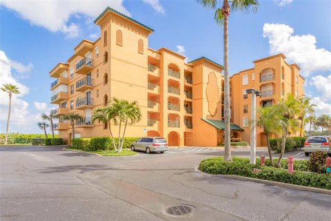 Condo in Cape Canaveral, Florida, 3 bedrooms  № 1384875 - photo 1