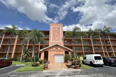 Condo in Pembroke Pines, Florida, 2 bedrooms  № 1358594 - photo 2