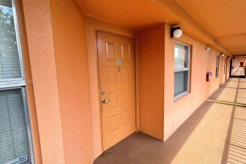 Condominio en venta en Pembroke Pines, Florida, 2 dormitorios, 95.88 m2 № 1358594 - foto 5