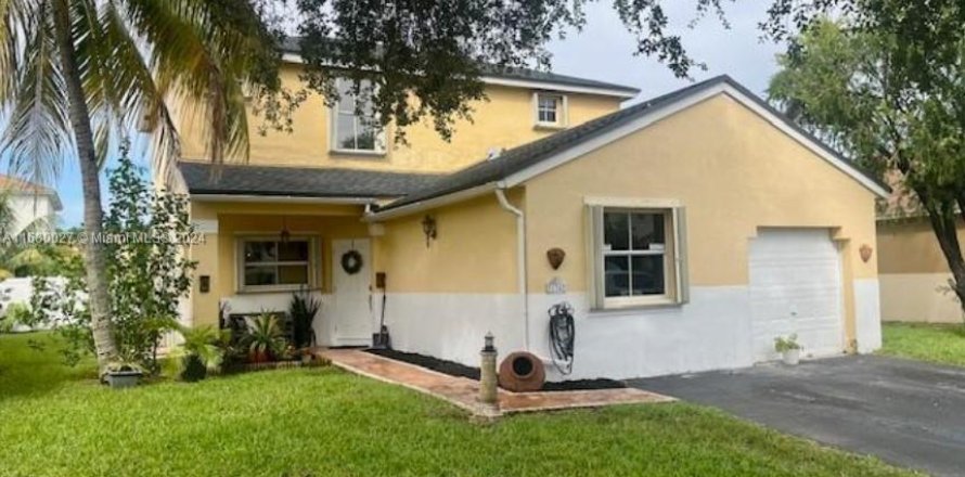 Villa ou maison à Pembroke Pines, Floride 4 chambres, 171.68 m2 № 1409385