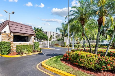 Condo in Lauderhill, Florida, 2 bedrooms  № 1175107 - photo 2