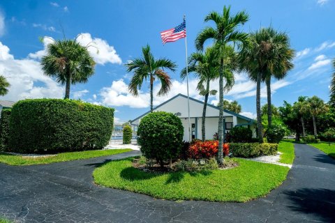 Villa ou maison à vendre à West Palm Beach, Floride: 2 chambres, 127.28 m2 № 1222493 - photo 1