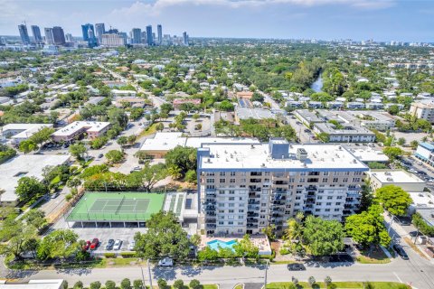 Condo in Fort Lauderdale, Florida, 2 bedrooms  № 1222543 - photo 1