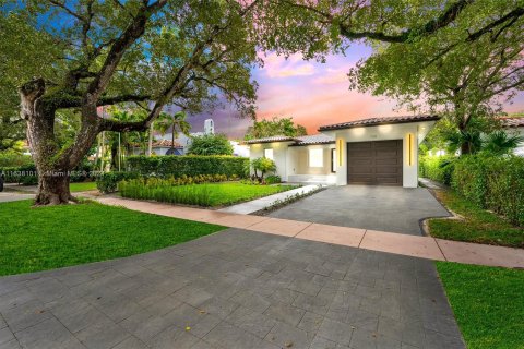 House in Coral Gables, Florida 3 bedrooms, 138.89 sq.m. № 1309916 - photo 2