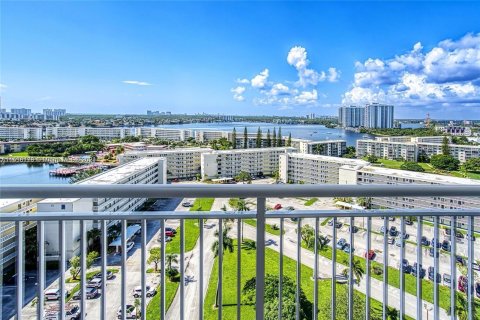 Condo in Aventura, Florida, 2 bedrooms  № 1239656 - photo 18