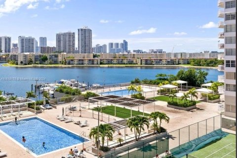 Condo in Aventura, Florida, 2 bedrooms  № 1239656 - photo 29