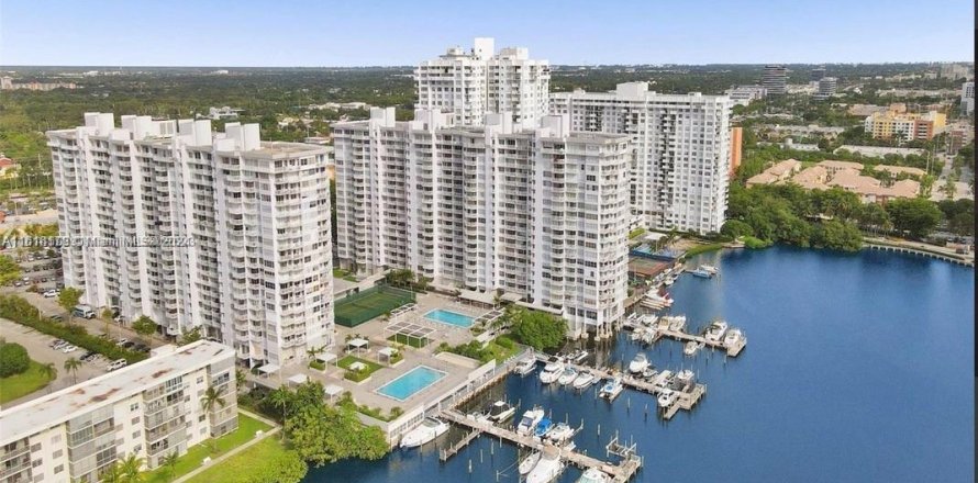 Condominio en Aventura, Florida, 2 dormitorios  № 1239656