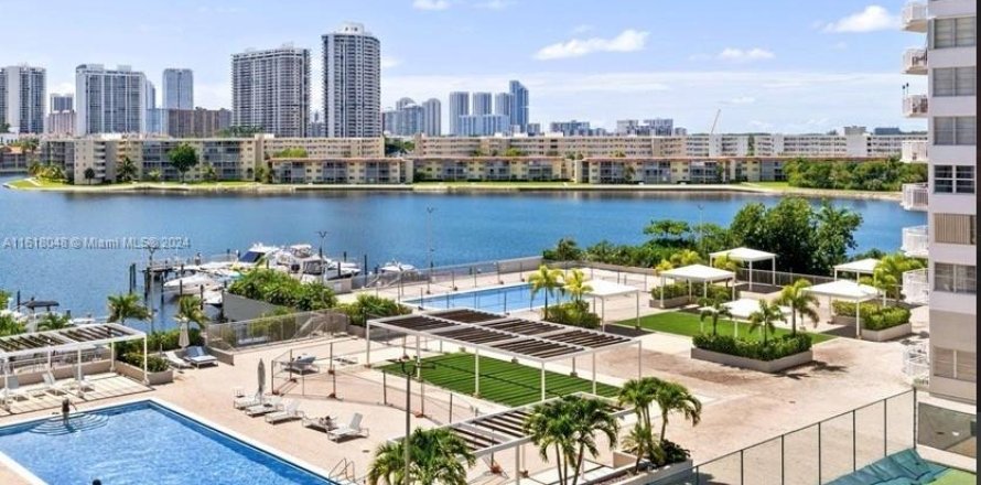 Condo à Aventura, Floride, 2 chambres  № 1239655