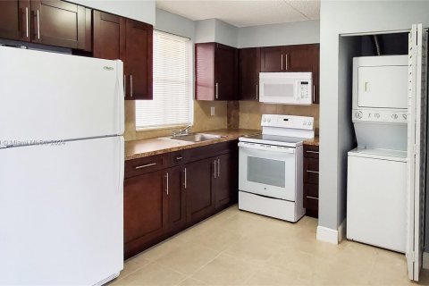 Condominio en alquiler en Hialeah, Florida, 1 dormitorio, 69.58 m2 № 1348558 - foto 1