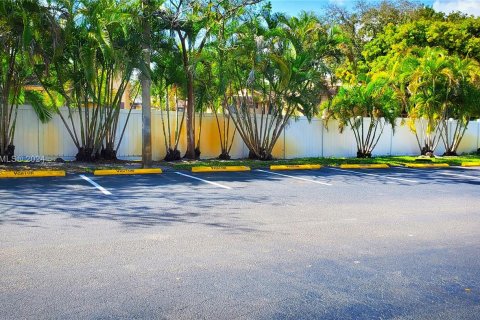 Condominio en alquiler en Hialeah, Florida, 1 dormitorio, 69.58 m2 № 1348558 - foto 4