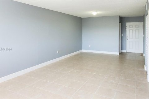 Copropriété à louer à Hialeah, Floride: 1 chambre, 69.58 m2 № 1348558 - photo 6