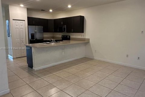 Adosado en venta en Hialeah, Florida, 3 dormitorios, 131.18 m2 № 1348557 - foto 4