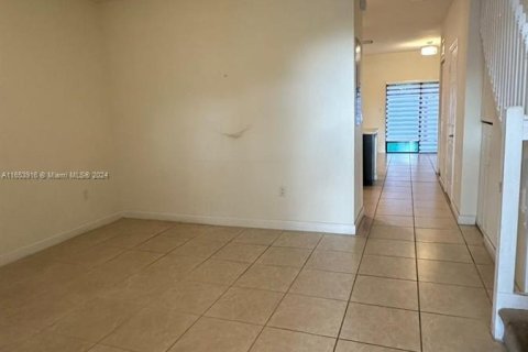 Touwnhouse à vendre à Hialeah, Floride: 3 chambres, 131.18 m2 № 1348557 - photo 5