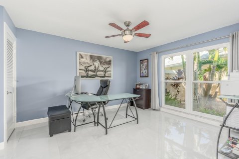 Casa en venta en Palm City, Florida, 3 dormitorios, 206.8 m2 № 1161949 - foto 19