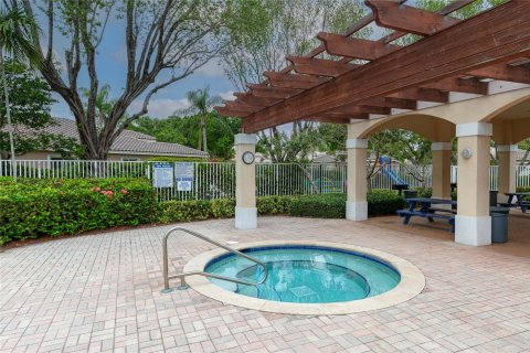 Villa ou maison à vendre à Coconut Creek, Floride: 3 chambres, 195.65 m2 № 1216109 - photo 4