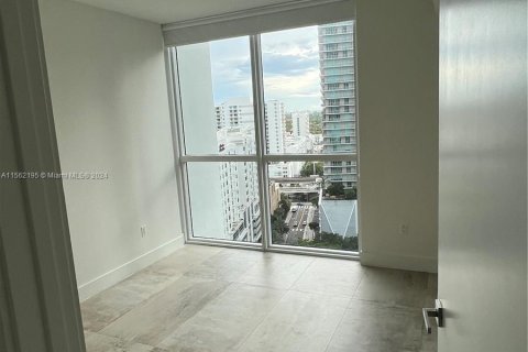 Condo in Miami, Florida, 1 bedroom  № 1096001 - photo 3